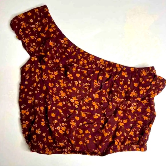 Hippie Rose Tops - NWT Hippie Rose Cropped One Shoulder Top Size Small.